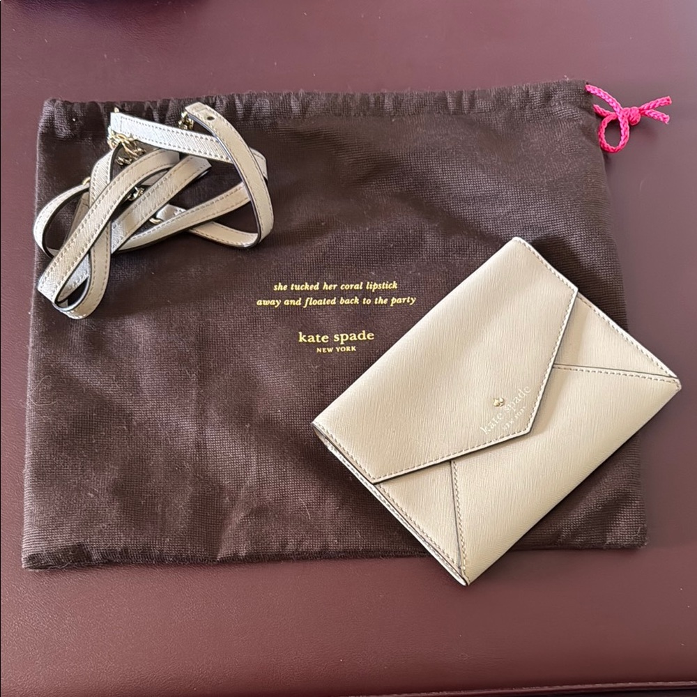 Kate Spade Cream Wallet Compact Design and Crossbody